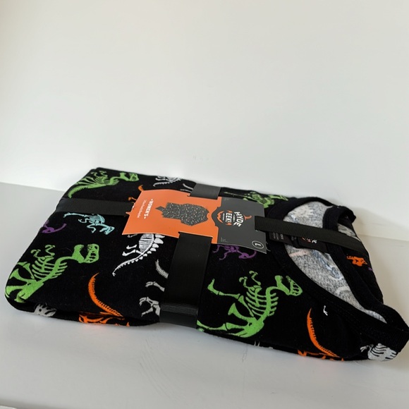 Hyde and Eek Women’s Halloween Dinosaur Skeleton Print Pajama Set - Picture 8 of 13